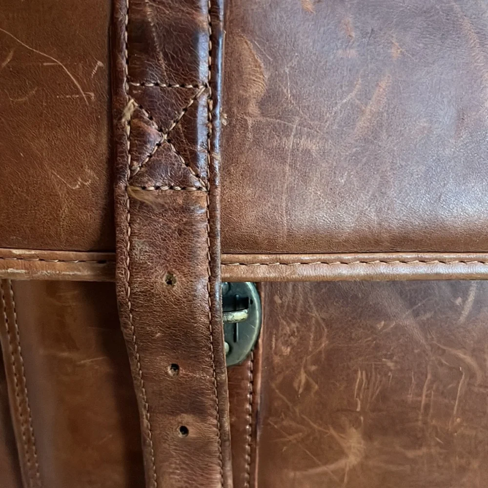 Vintage Wilsons, cognac leather messenger bag. - Picture 13 of 16